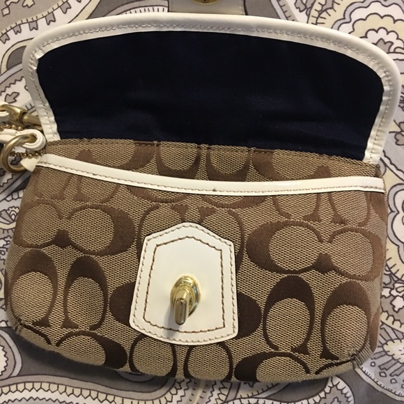 Coach wristlet - Picture 3 of 4